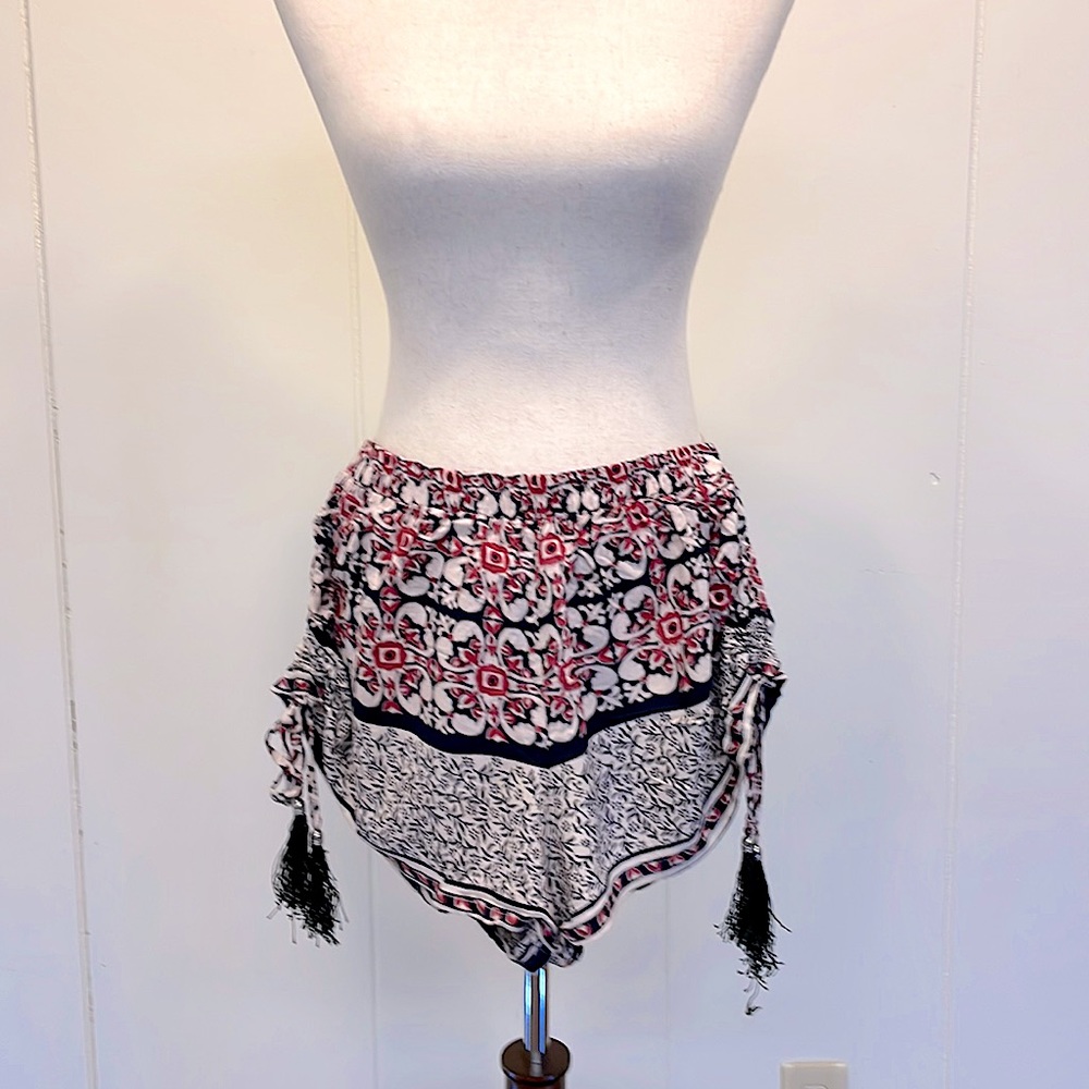 Angie Comfy Shorts Lg. Adjustable Sides Multi Color Worn 1X Excellent Condition